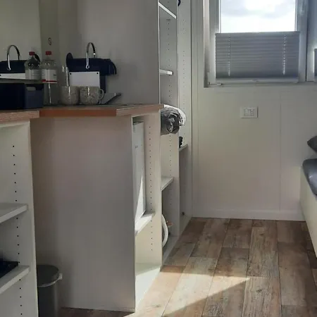 Surf Shack 2 - Mit Gemeinschaftsbad, Blick Auf Den Deich, Gemeinschaftsgarten Und Wlan, 200m Zum Strand, Parkplatz, Promenade In 10 Minuten Erreichbar *